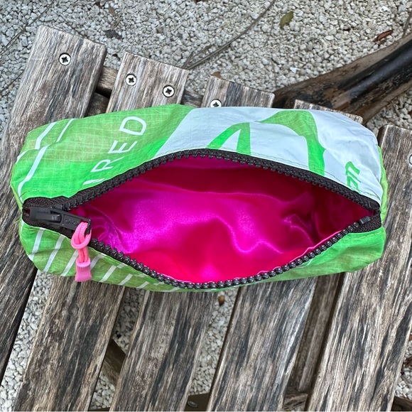 Soflo Riders pouch made with repurposed kite - Picture 5 of 5